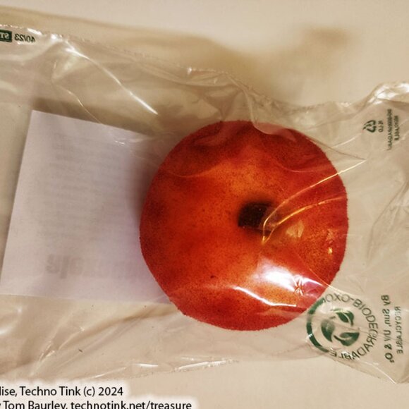 Sponge Apple by Alexander May - Trick - Picture 2 of 8